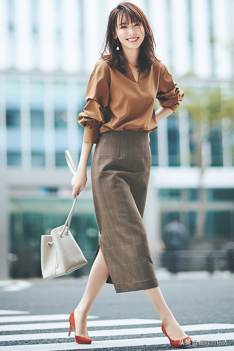 适合15-25岁女生的高颜值服装,适合35-40岁高级感服装