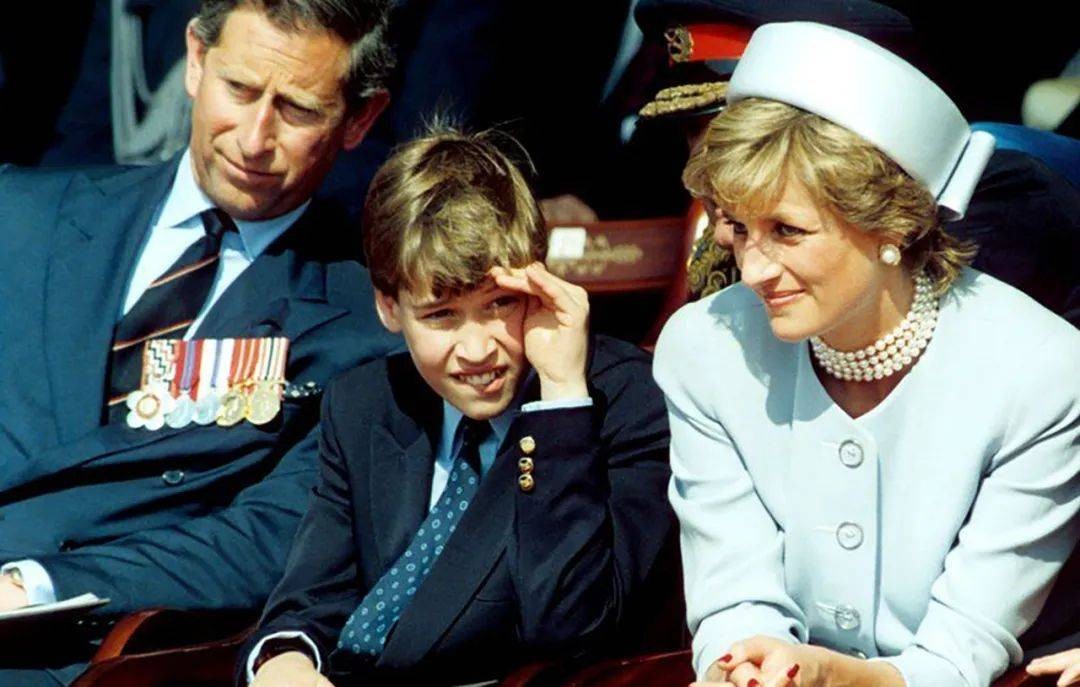 戴安娜离婚时候威廉多大,戴安娜离婚后还保留王妃头衔吗
