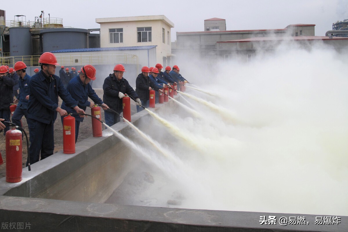 泡沫灭火器与干粉灭火器用途区别,泡沫灭火器和干粉灭火器的区别