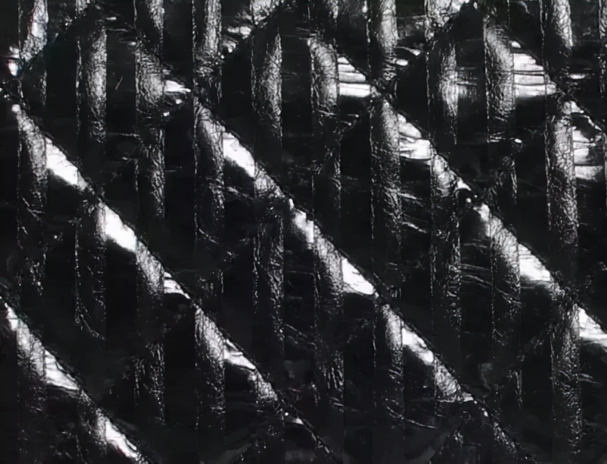 香奈儿鱼子酱的大球皮是什么皮质,香奈儿cf小号皮质是硬的还是软的