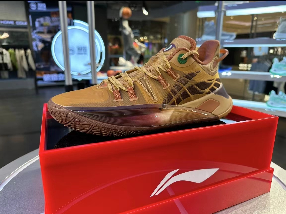 配色更新开始提速！李宁CJ2“里海大学”配色线下店抢先发售