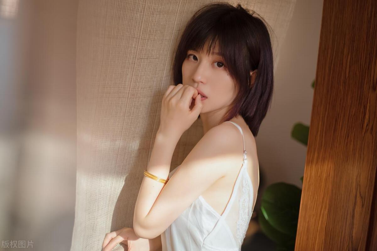 夏季头发经常干枯毛躁怎么办?让头发告别干枯,这6件事需做到位