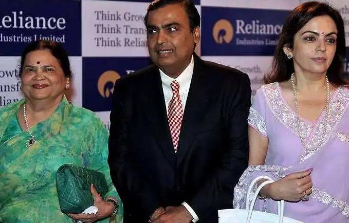 印度富豪妻子鼻环价值3亿,印度首富给妻子的手机壳