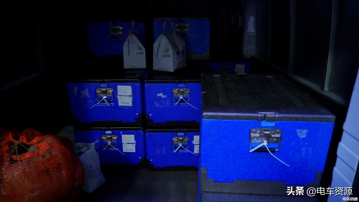 电车跟车记｜负债两百万每天工作20小时这台车给他坚持的底气