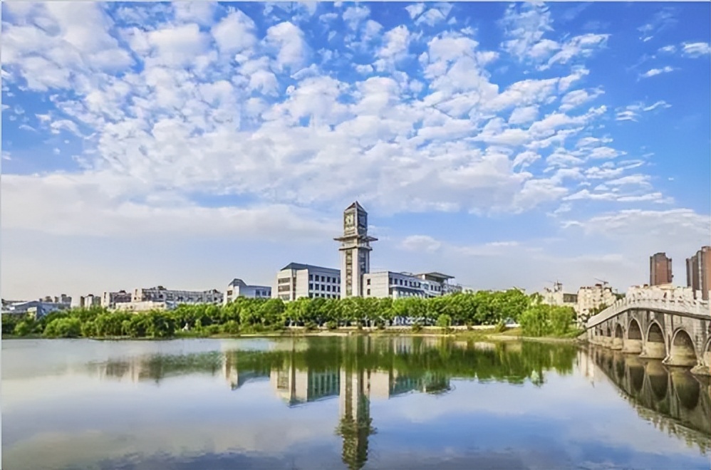 中南财经政法大学经济与金融专业,中南财经政法大学传媒专业怎么样