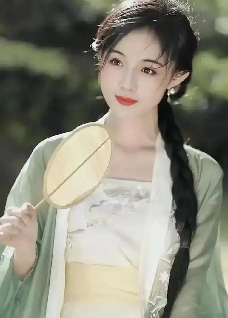 池塘花艳思倩影，缘香婉约忆梦情（原创/古风）