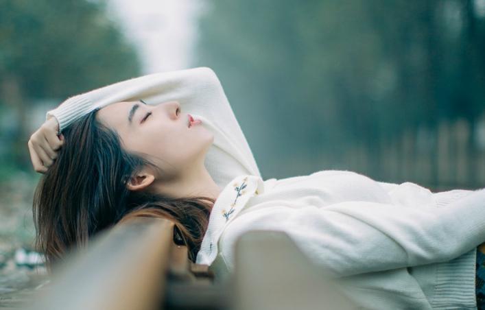 女生*体下**阴毛变黄怎么回事,是不是得了什么病?需要正确认识!