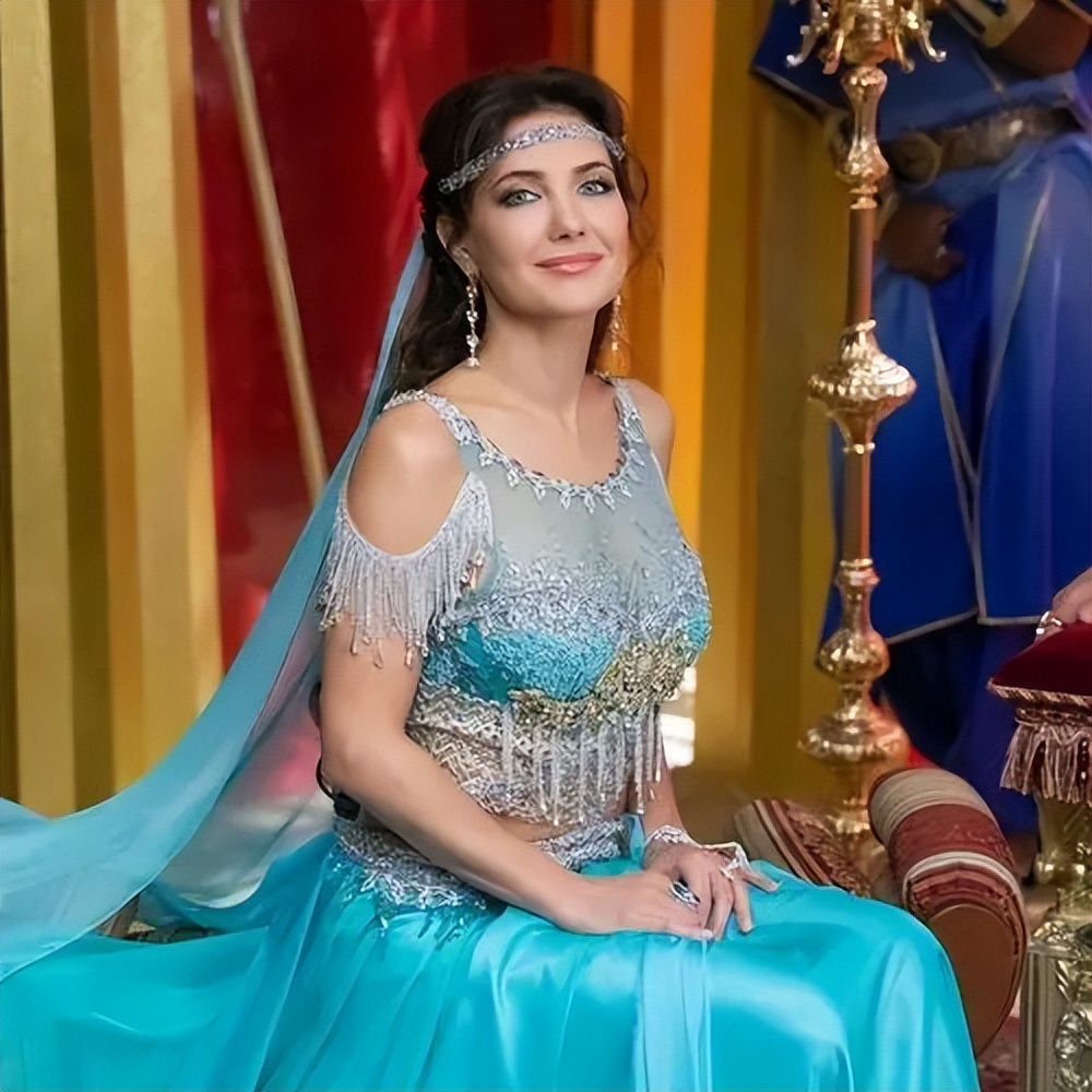 鐩樼偣淇勭綏鏂殑缇庡コ,甯︿綘浜嗚В鐪熷疄鐨勪縿缃楁柉缇庡コ