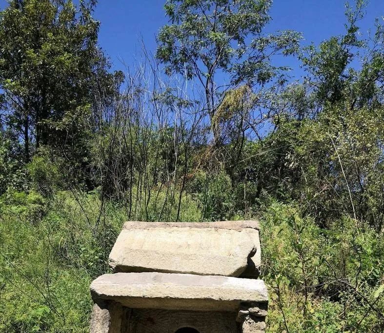 古禹州杨寨街土地爷贪吃故事:脚不沾地回家