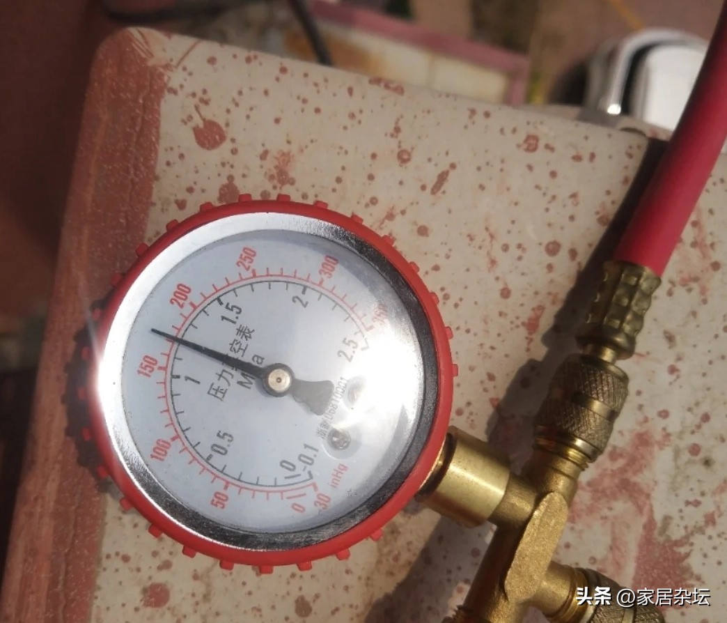 新空调漏氟了重新加氟收费吗,空调氟漏完了可以直接加氟吗