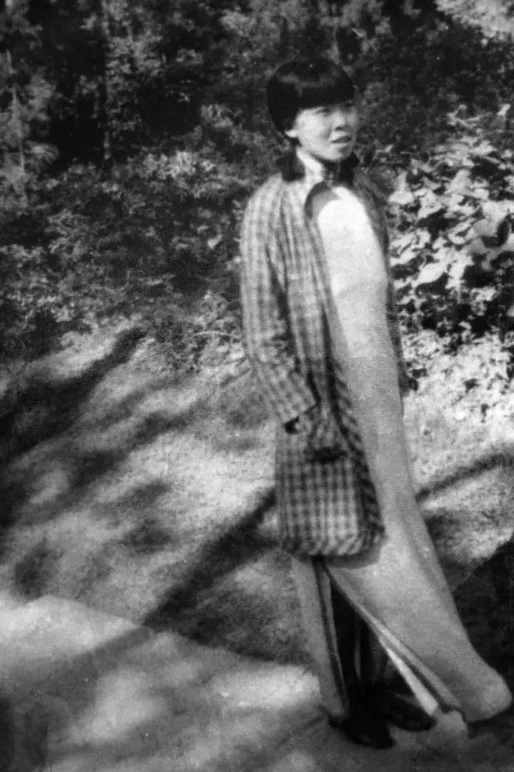 私生活混乱，与六位男子有亲密关系，萧红的悲剧不过是咎由自取