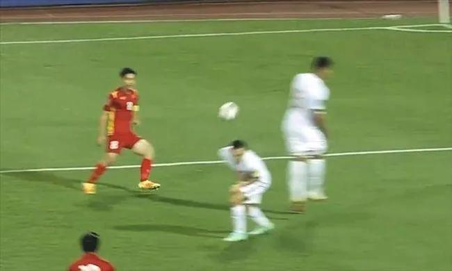 网友对中国男足的经典点评,网友吐槽中国男足最新视频