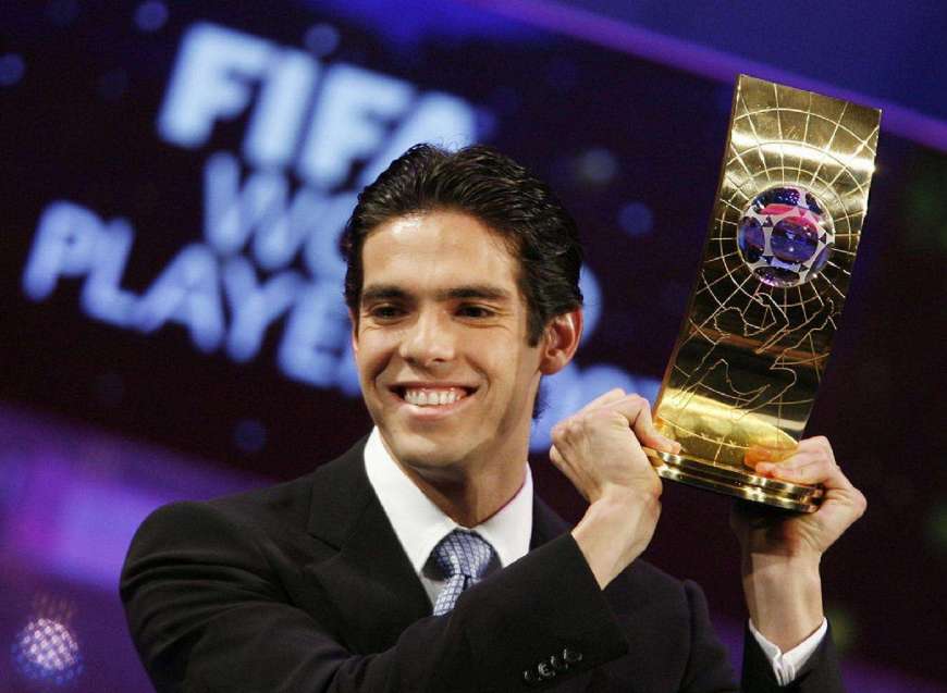 卡卡和梅西的关系,卡卡和前妻谈恋爱视频