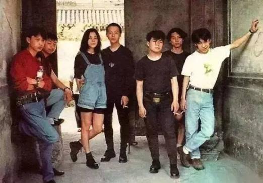 咏梅王菲栾树合影,栾树到底爱王菲还是咏梅