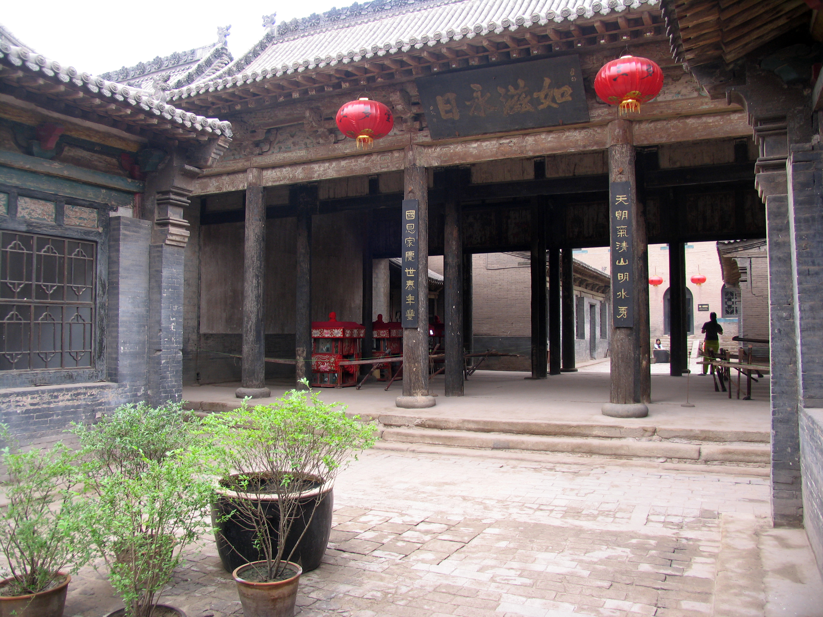 山西乔家大院全景,山西乔家大院后人