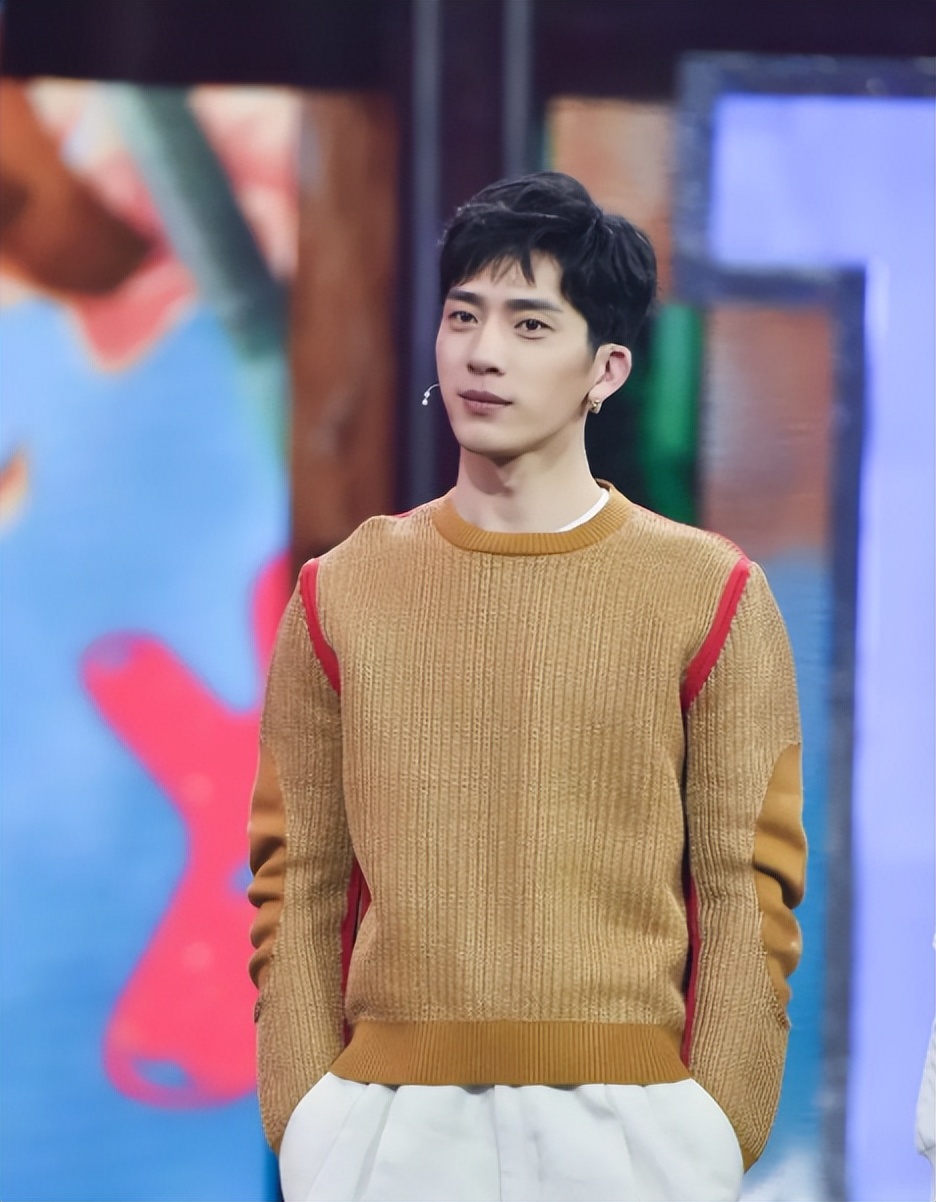 井柏然奶奶养大父母认亲视频,井柏然成为大明星后父母再来认亲