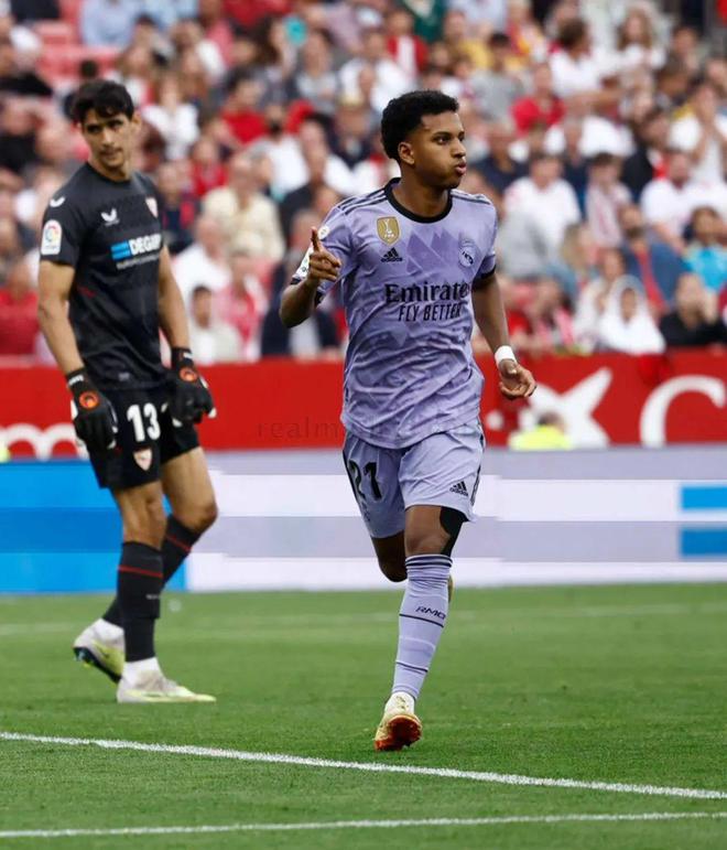 穆里尼奥相信自己永不放弃,穆里尼奥不像以前那样意气风发