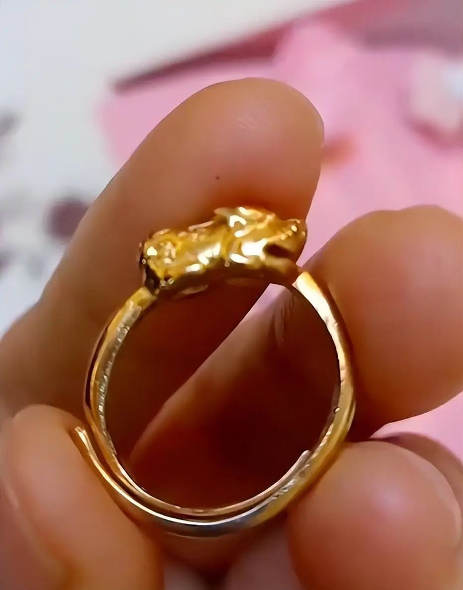 9岁男孩花1元买回金戒指后续,9岁男孩花1元买金戒指