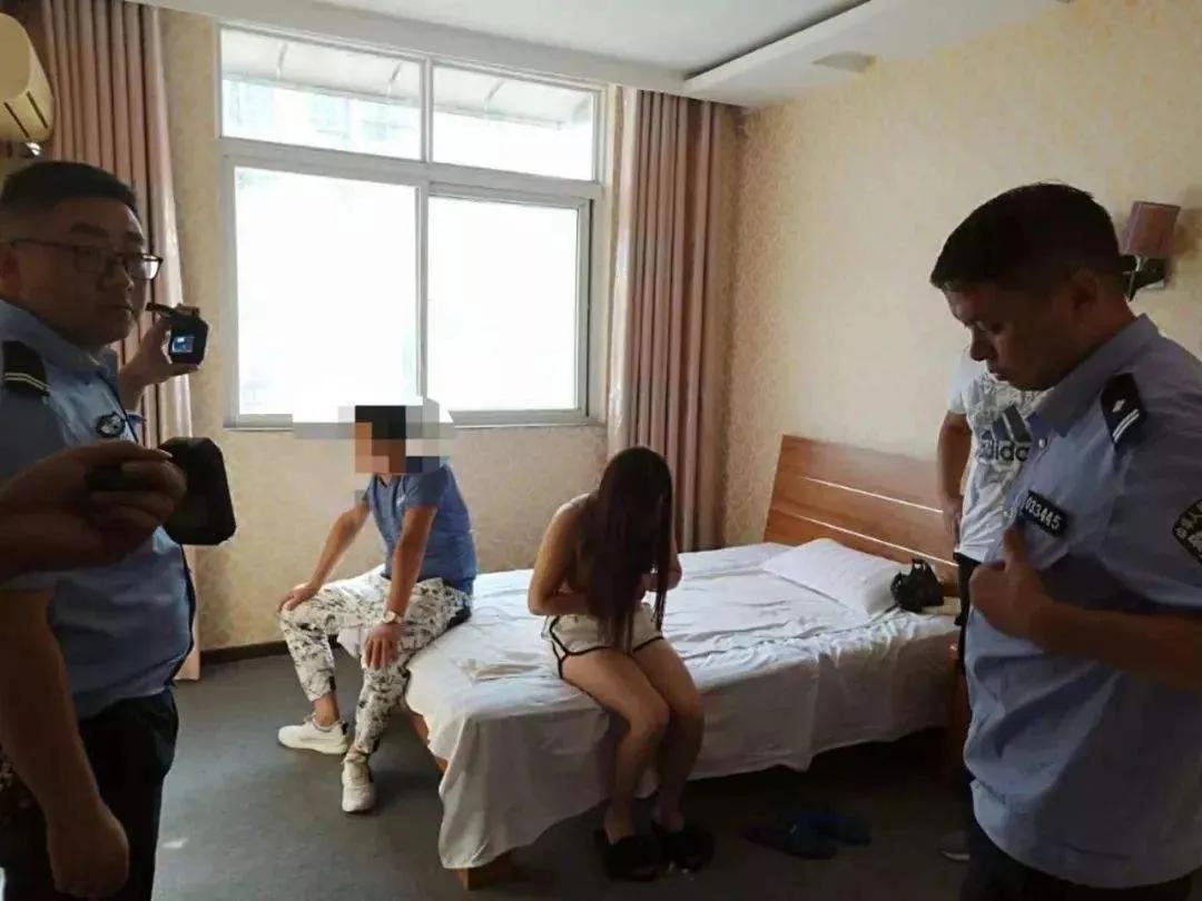 女大学生卖淫现象频发：人前是小仙女，背后是交易？