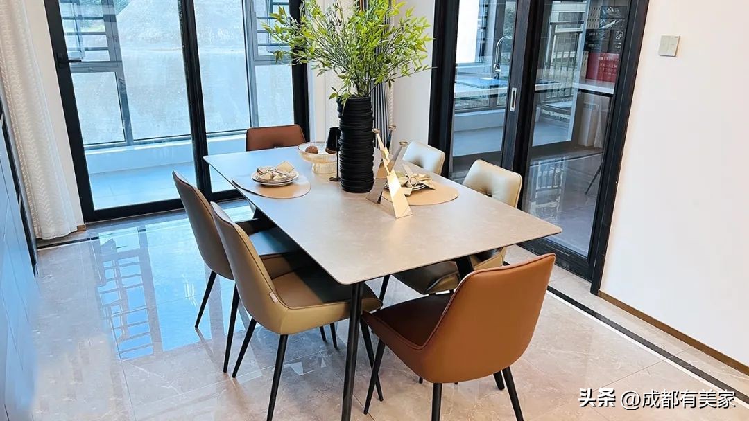 成品柜or定制柜谁更适合你家呢,比定制柜子更好的成品柜