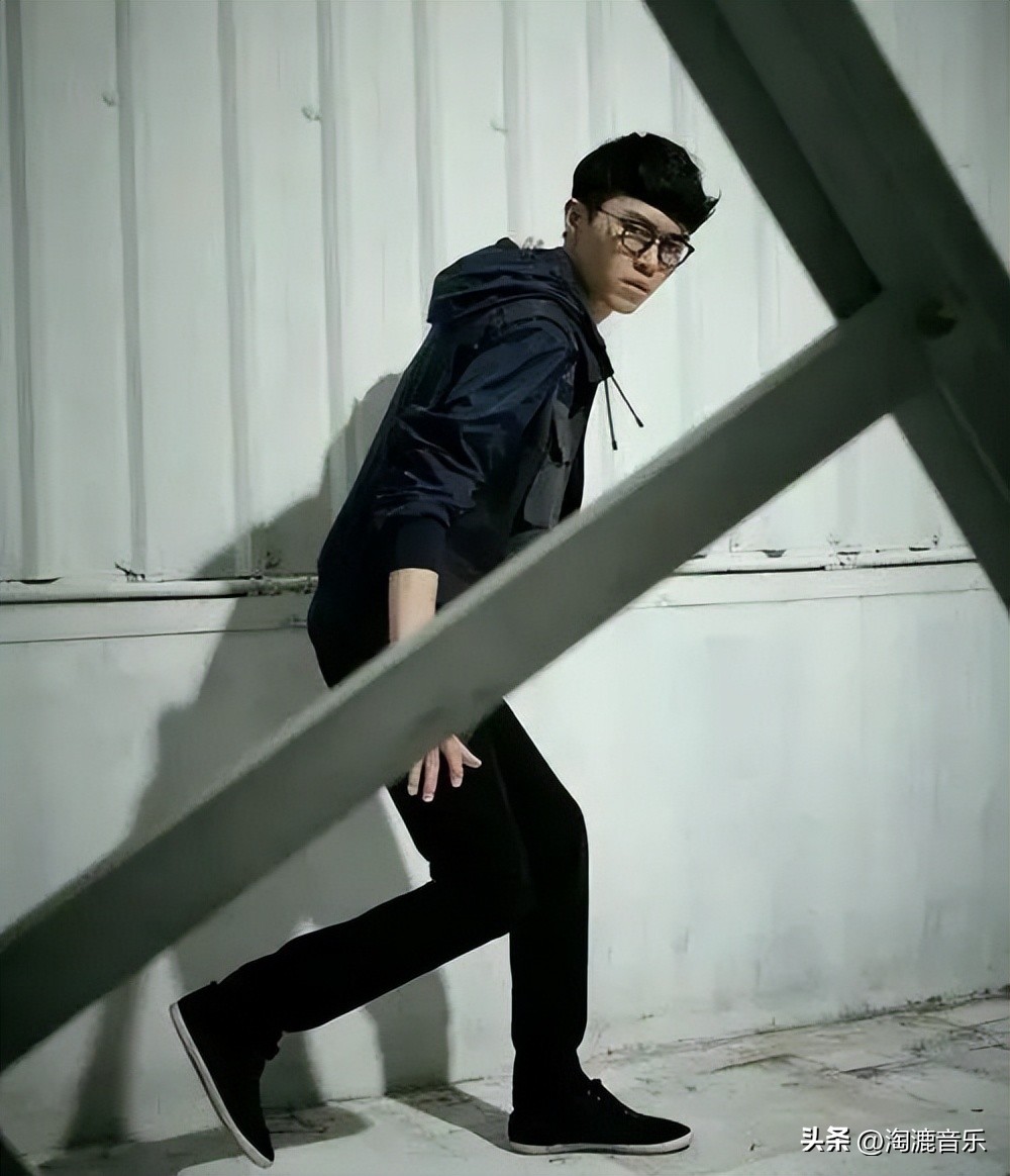 香港乐坛最后一位歌王,香港唯一不会唱歌的明星