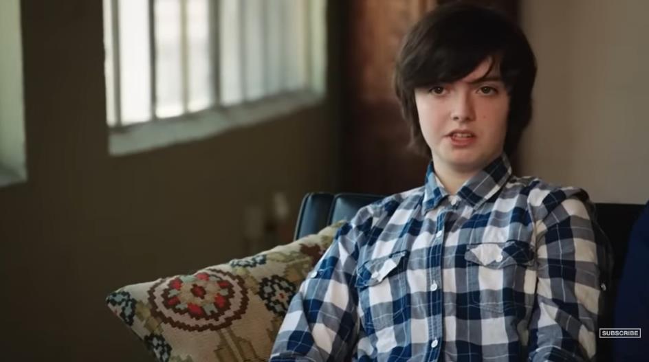 美国女子16岁时女变男被拍进纪录片，如今后悔：我变胖，还变丑了