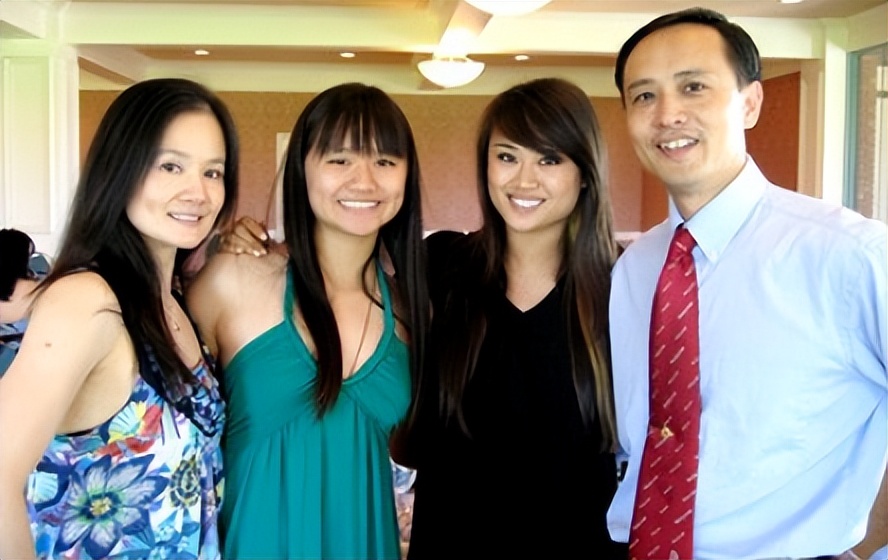 “只讲英文”李安琪：嫁*小鹏李**13年，从不说中文，哪来的优越感？