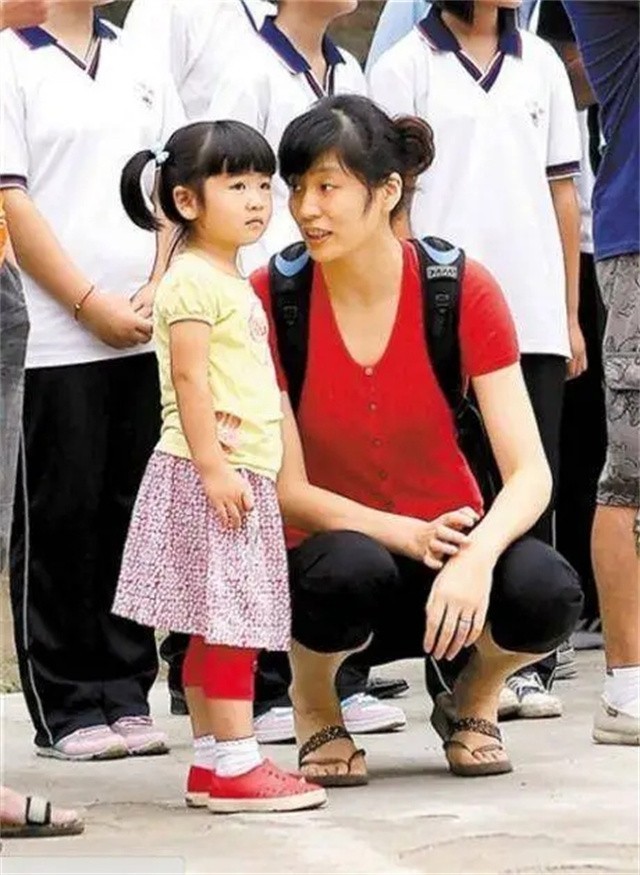 姚明和妻子的爱情故事,姚明和妻子叶莉图文