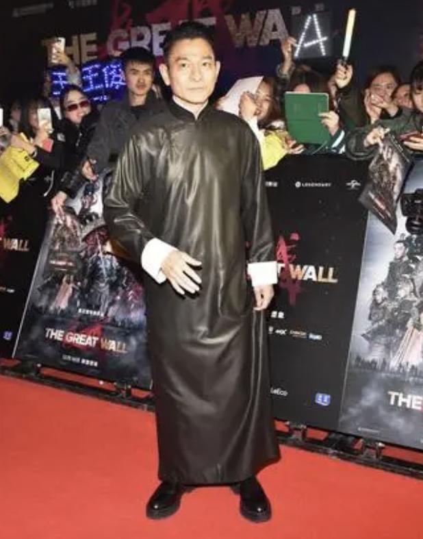 戳破了偶像天花板，刘德华的“信仰”，撕开了流量明星的遮羞布