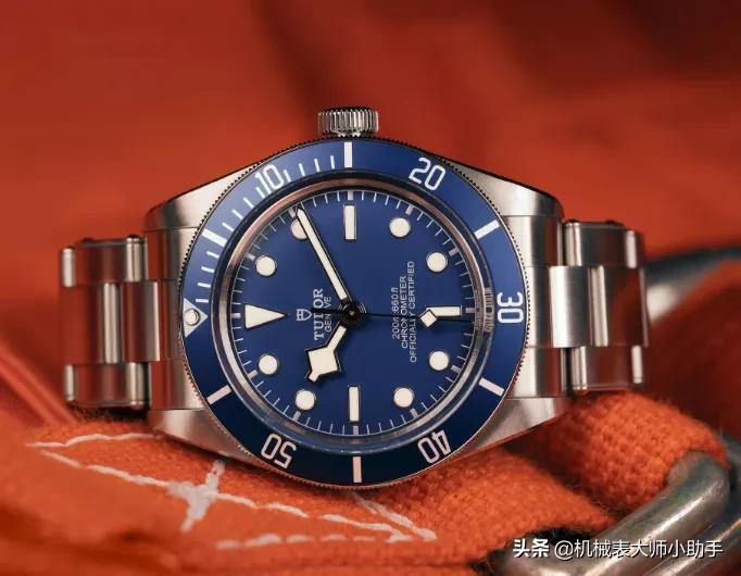 高档次的手表和中档次手表的区别,名牌手表和普通手表有什么区别呢