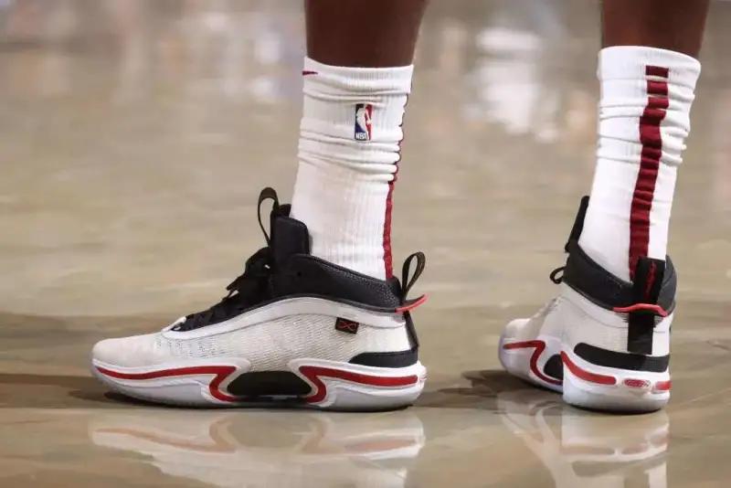 附加赛拉塞尔上脚鞋,拉塞尔李宁比赛