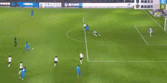 中国足球的希望,举起中国足球未来的希望