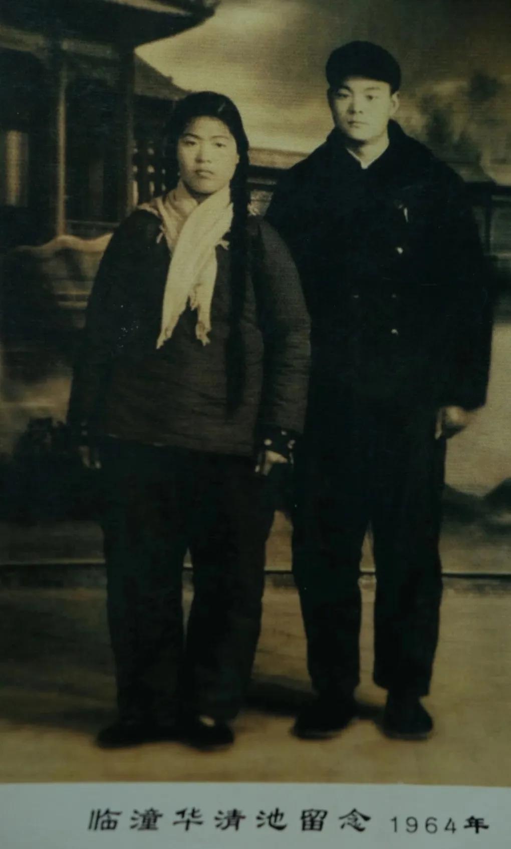 在老照片里寻找青春的记忆,在老照片里重温童年快乐时光