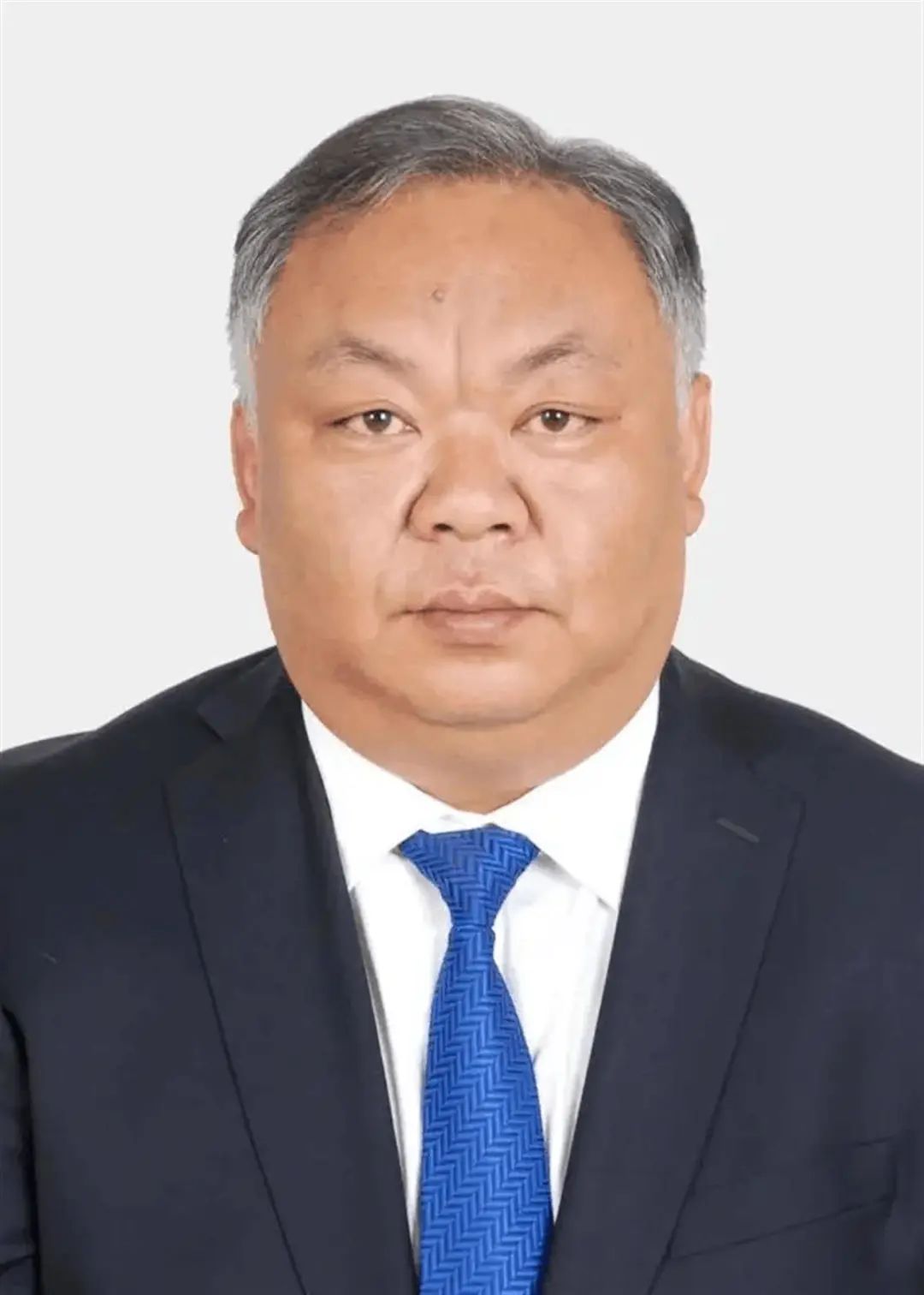 女副区长一撮白发引关注,女副区长因一撮白发走红