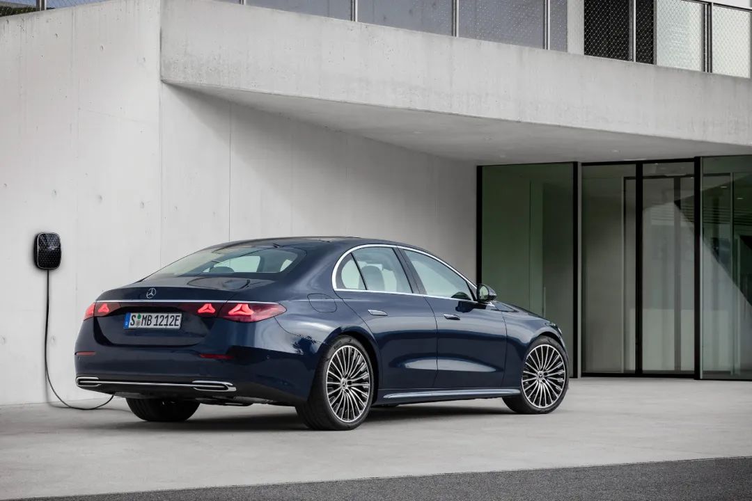 e级w214长轴版谍照,e级换代w214