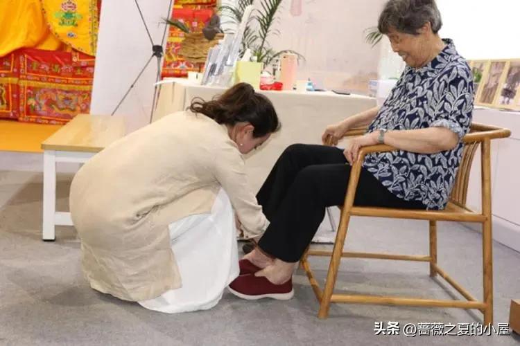 闰二月老婆婆给儿媳妇买鞋,闰二月婆婆给儿媳买四件套