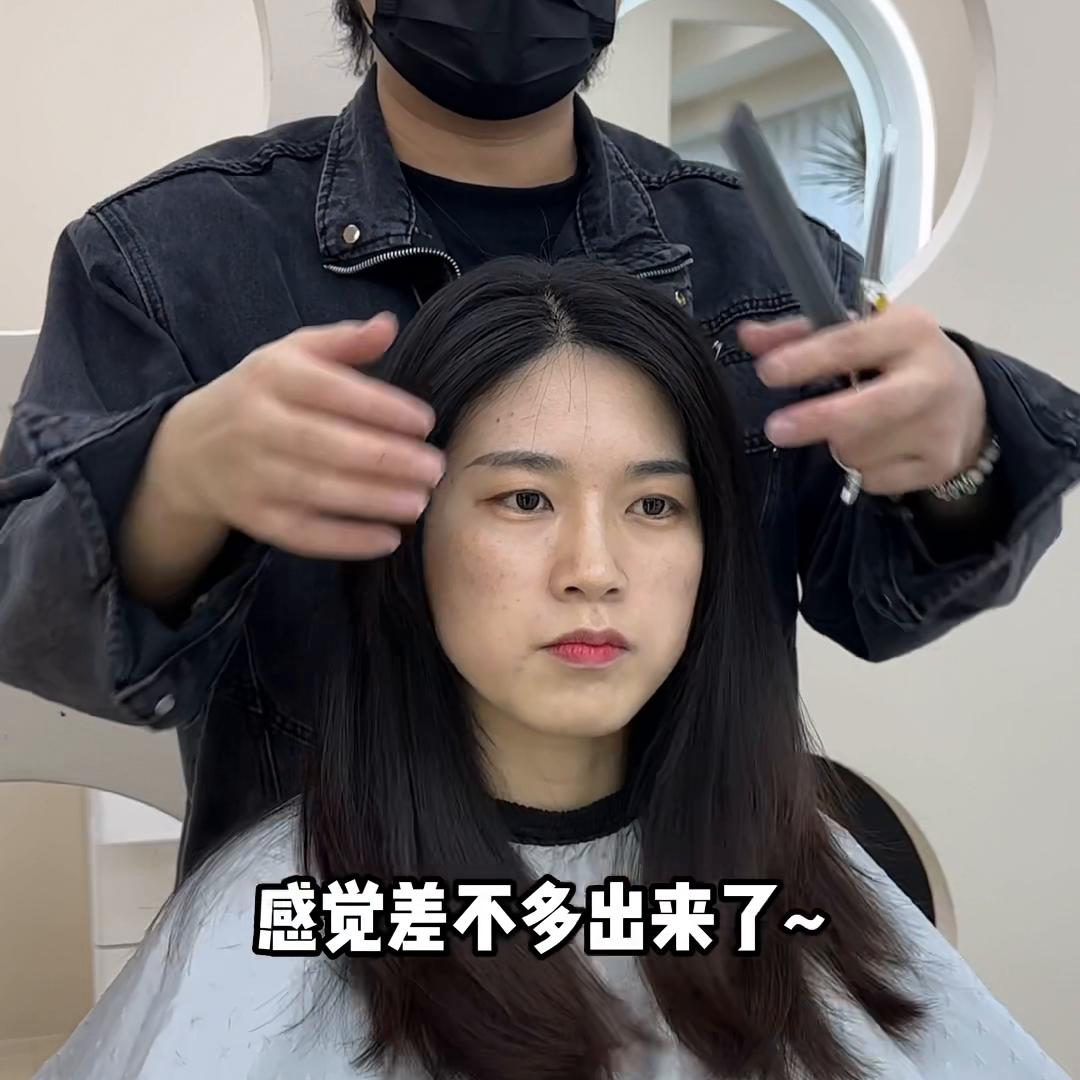 大圆脸女生适合的发型显洋气脸小,2019最流行圆脸发量多蓬松的发型