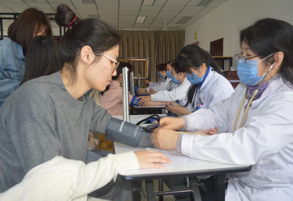 女性“巨阴症”，能不能够生育？医生提醒：3种情况要重视