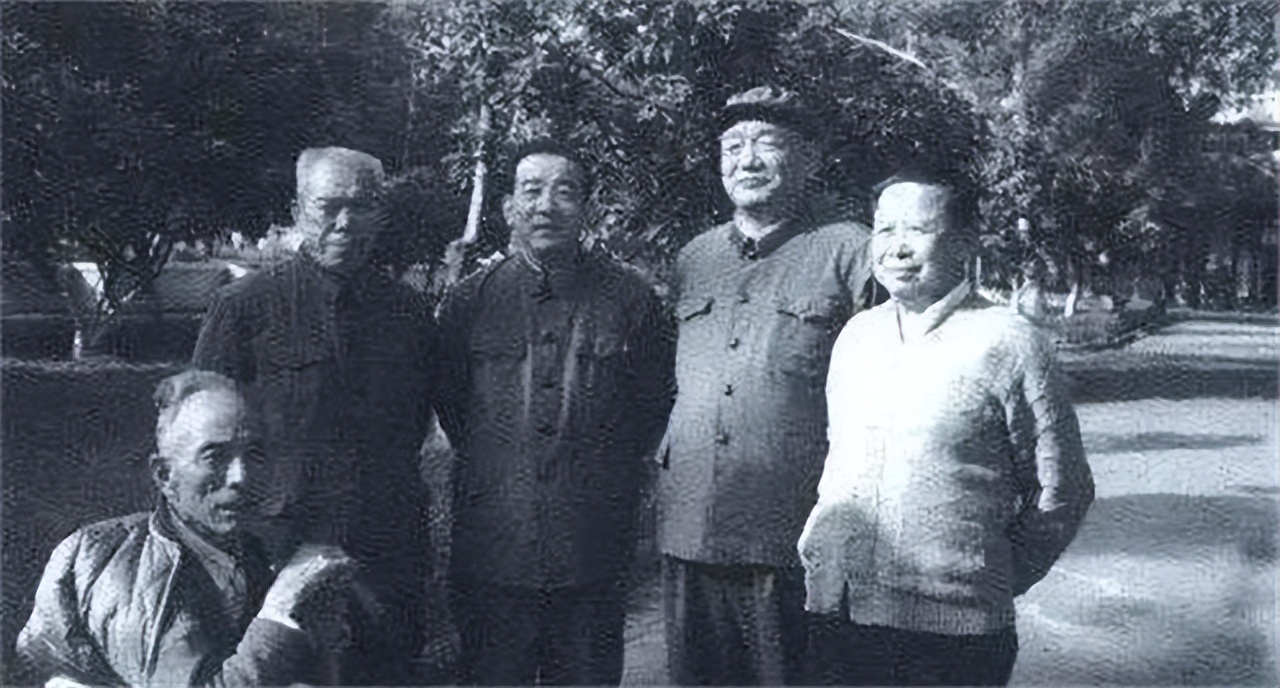 73年，尤太忠给*小平邓**送去5条中华烟，*小平邓**：你还敢来看我？