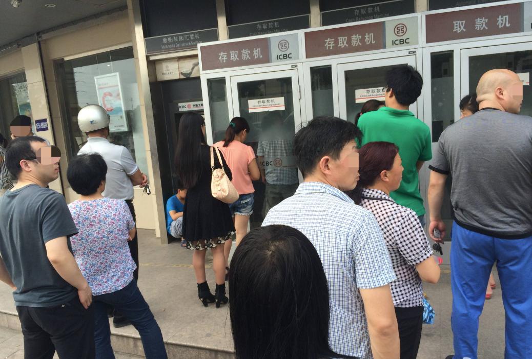 上周末的热搜第一，扒掉的不只是美特斯邦威的裤衩子