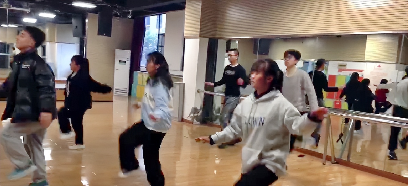 这才是青春啊知乎,这才是青春该有的样子课间操