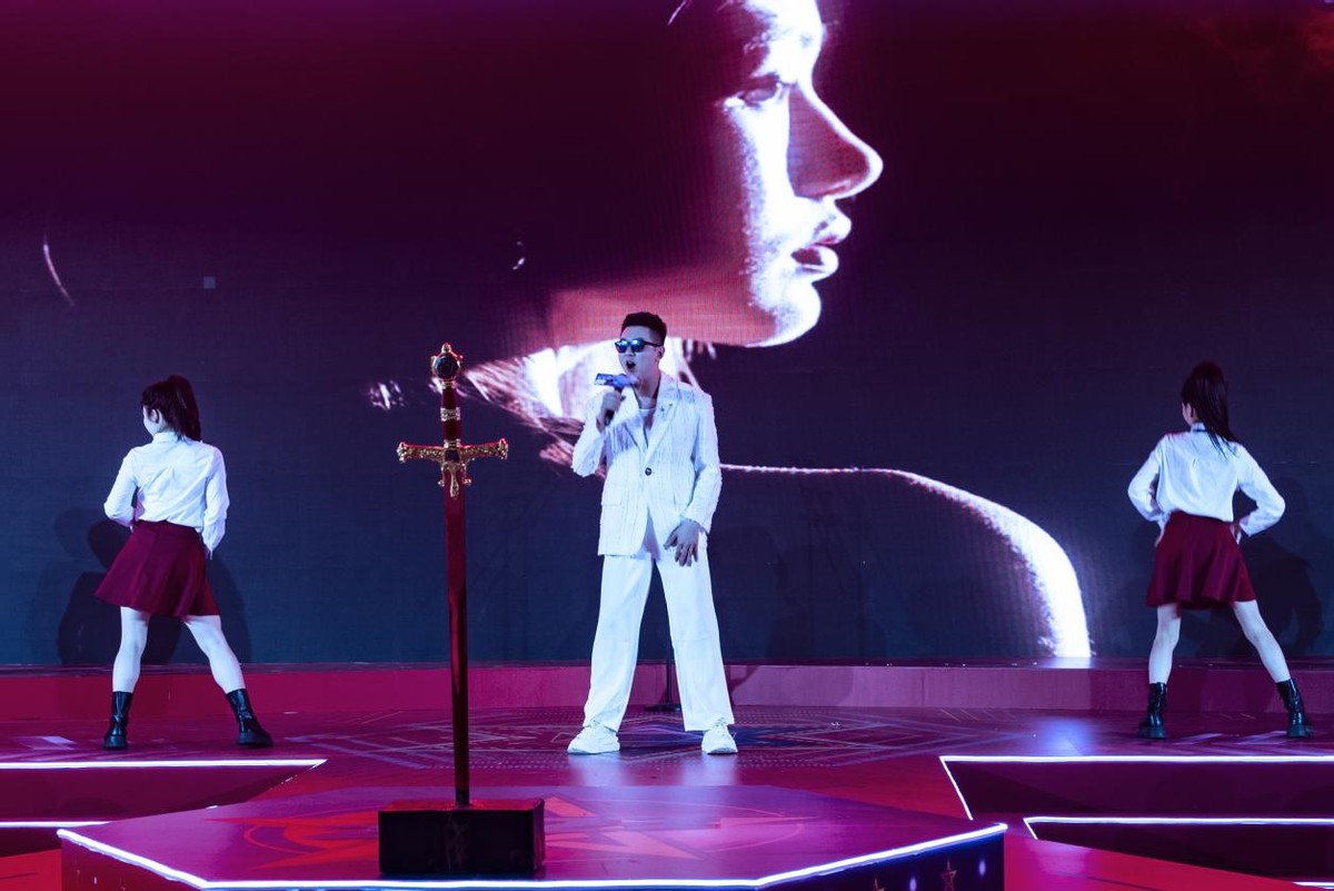 「拥抱未来」石子义2023演唱会武汉燃炸开唱