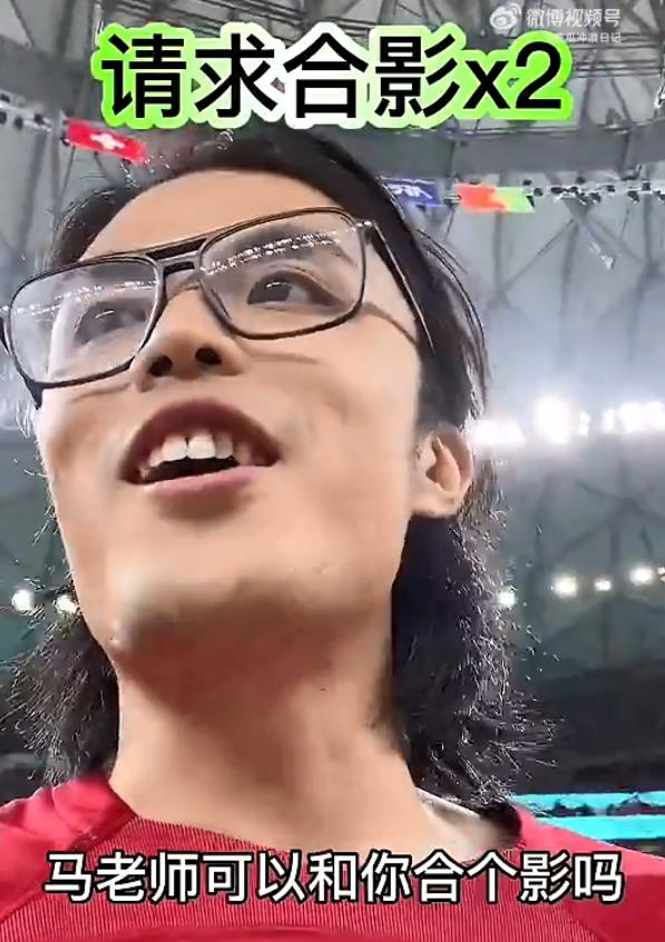 马凡舒和网红合影,被马凡舒拒绝的网红