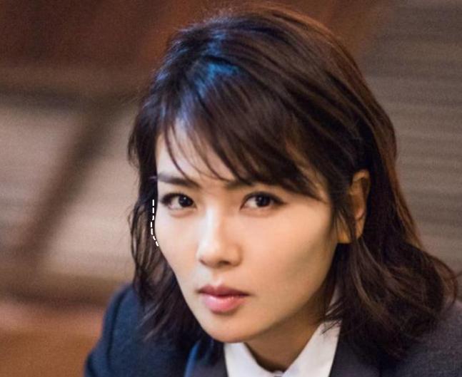 面相成熟的女人怎么打扮显年轻,长相显老的女生的特点