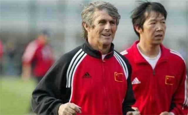 孩子十岁被体育教练看中,米卢夸赞的足球天才