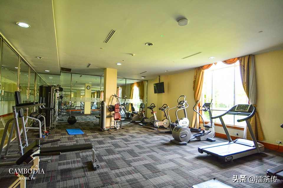 五星级的金边圣卡酒店,眺望洞里萨湖按摩SPA泳池设施俱全