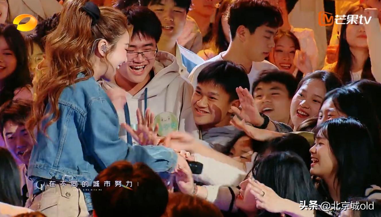 黄贯中隔空对唱黄家驹,黄贯中和黄家驹谁唱得好