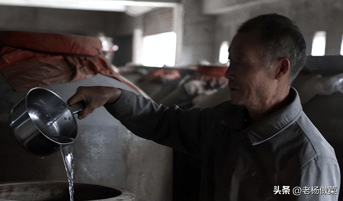 粮食酿酒多少斤出一斤白酒,100斤粮食出多少酒头