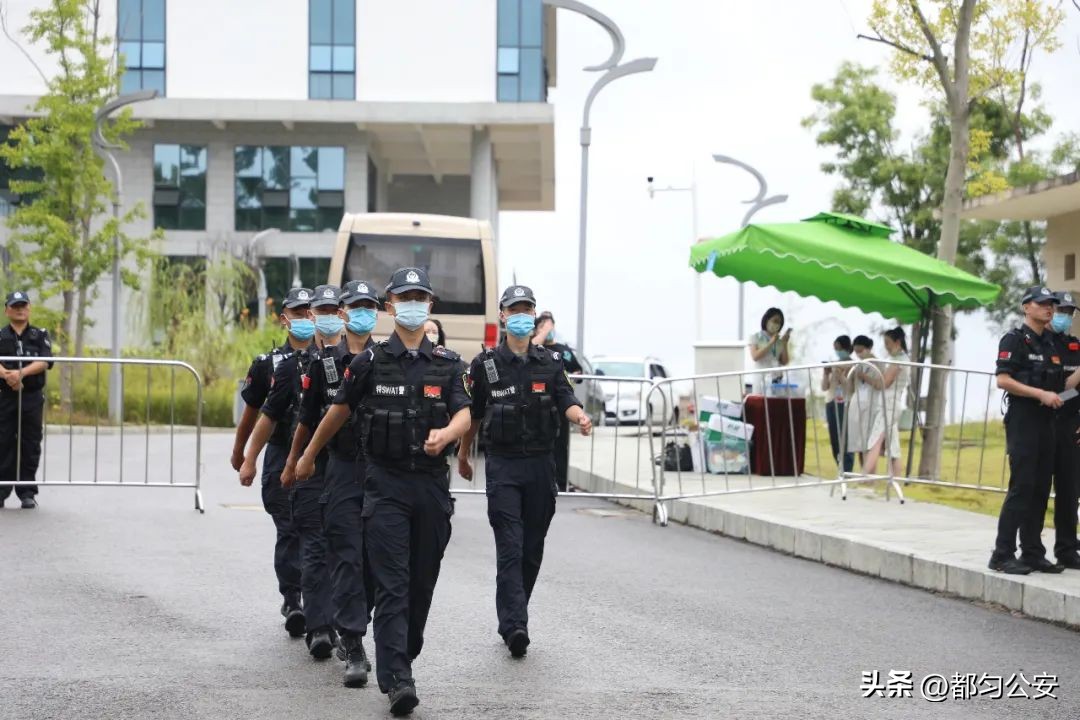 【夏季治安打击整治“百日行动”】都匀市公安局圆满完成2022中西部地区青少年足球邀请赛安保任务