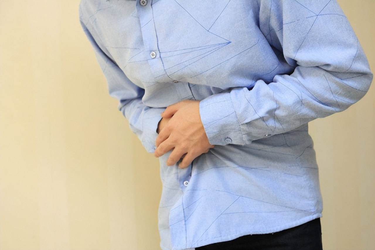 烧心反酸少吃甜的,反胃烧心反酸恶心应该少吃什么